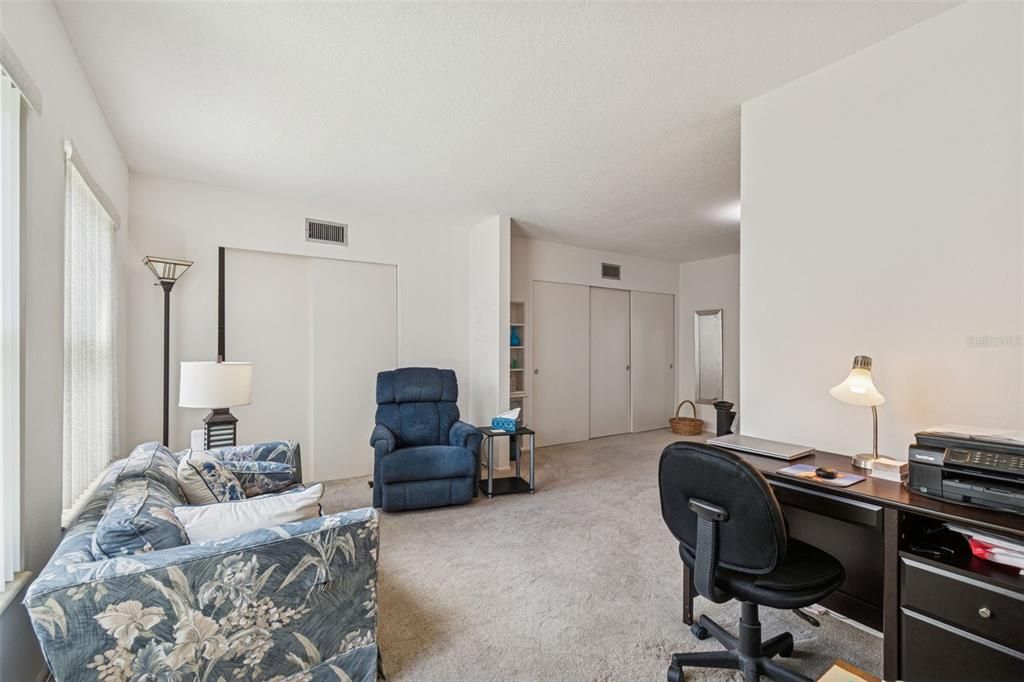 For Sale: $149,000 (1 beds, 1 baths, 780 Square Feet)