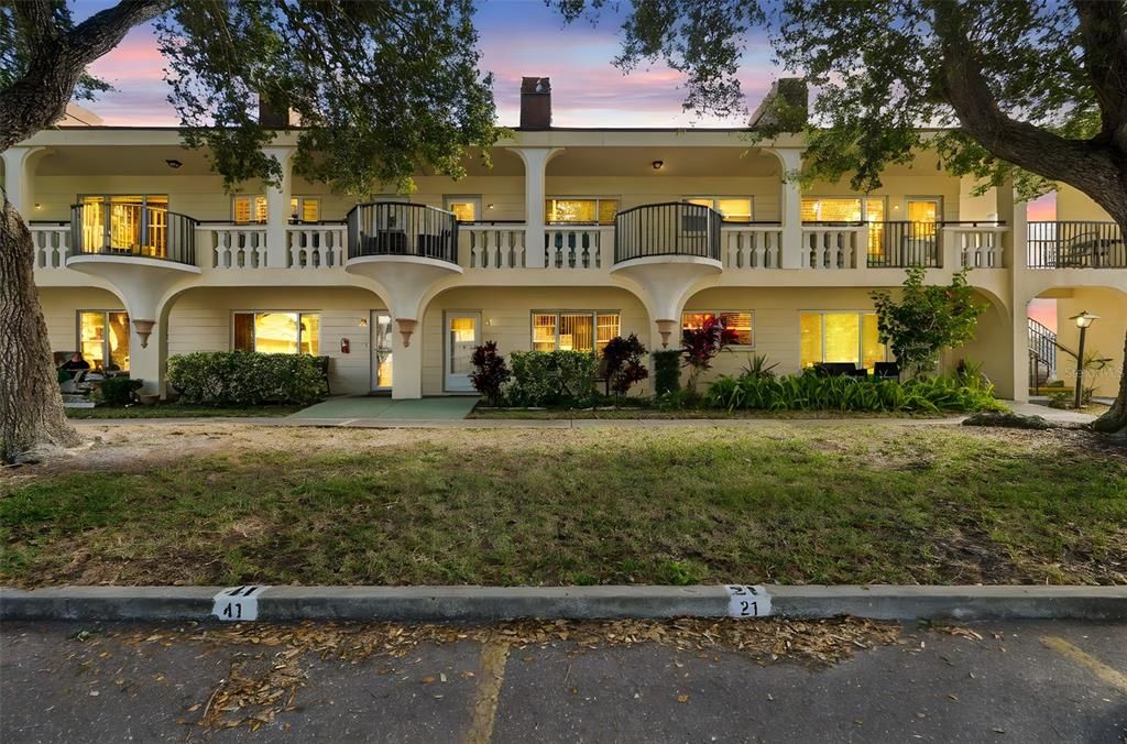 For Sale: $149,000 (1 beds, 1 baths, 780 Square Feet)