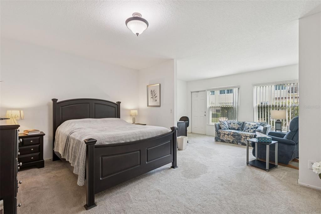 For Sale: $149,000 (1 beds, 1 baths, 780 Square Feet)