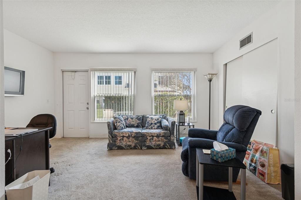 For Sale: $149,000 (1 beds, 1 baths, 780 Square Feet)