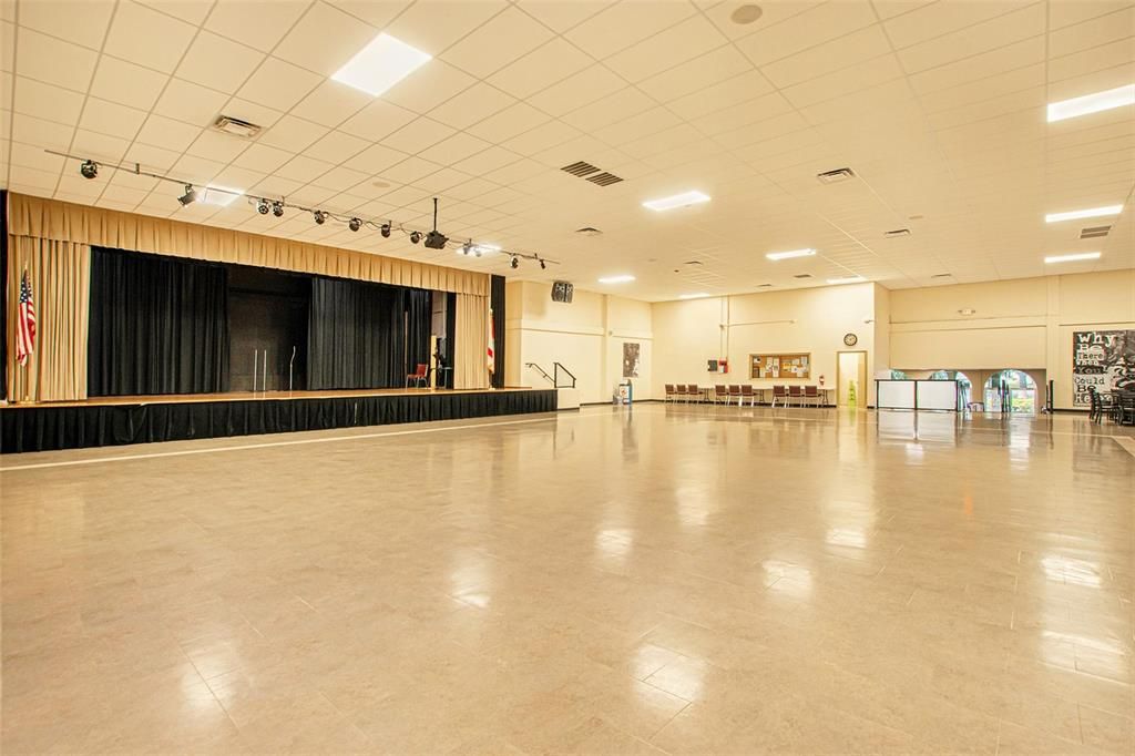 For Sale: $149,000 (1 beds, 1 baths, 780 Square Feet)