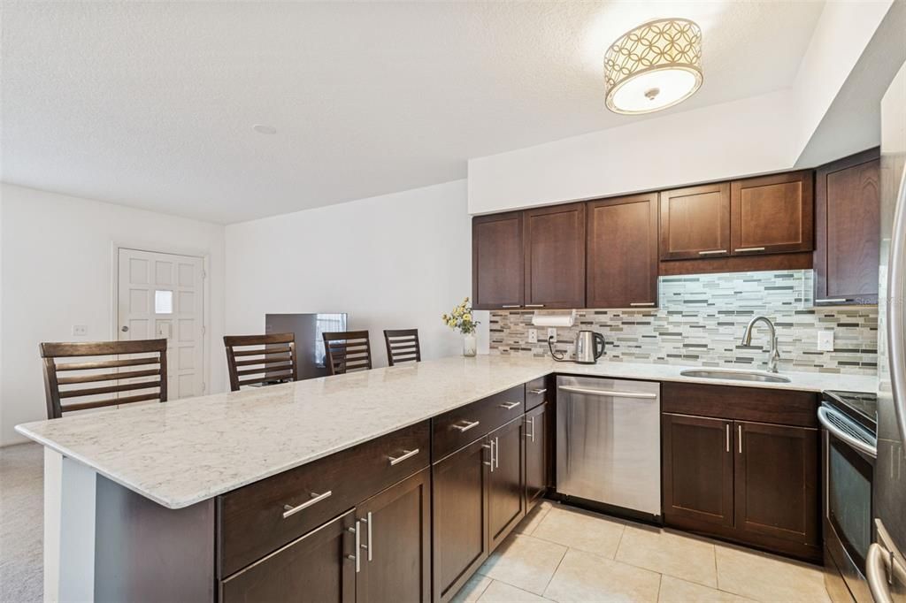 For Sale: $149,000 (1 beds, 1 baths, 780 Square Feet)