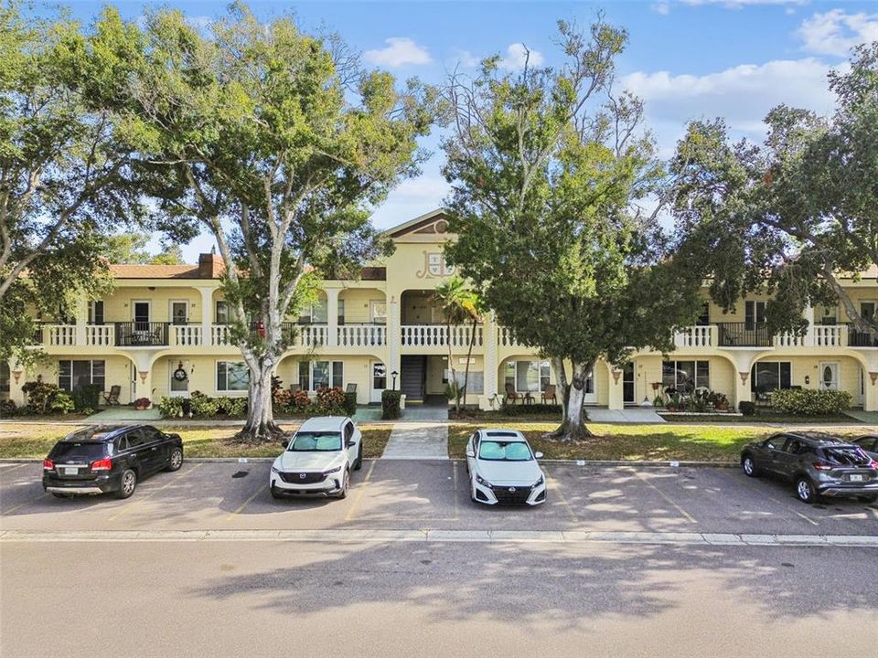 For Sale: $149,000 (1 beds, 1 baths, 780 Square Feet)