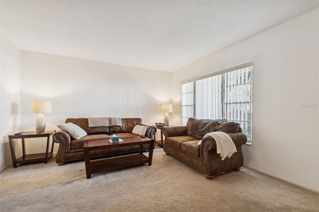 For Sale: $149,000 (1 beds, 1 baths, 780 Square Feet)