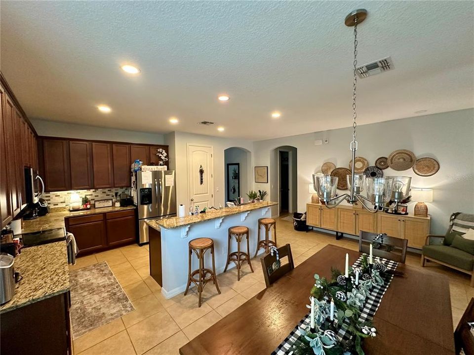 待售: $569,000 (3 贝兹, 2 浴室, 2058 平方英尺)