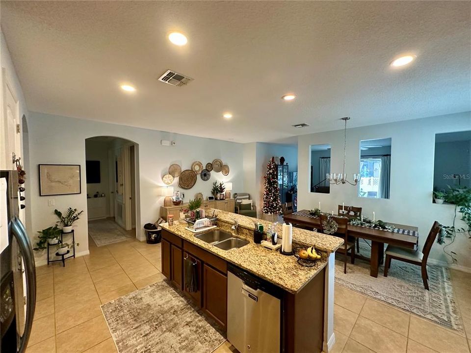 待售: $569,000 (3 贝兹, 2 浴室, 2058 平方英尺)