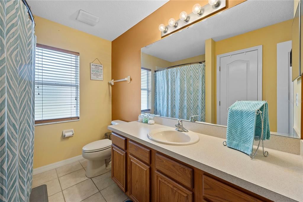 На продажу: $365,899 (3 спален, 2 ванн, 1822 Квадратных фут)