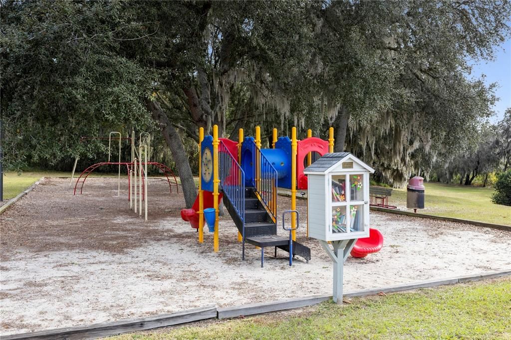 На продажу: $365,899 (3 спален, 2 ванн, 1822 Квадратных фут)