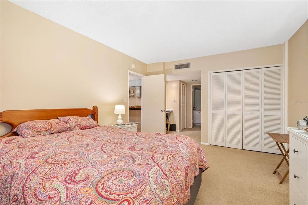 待售: $185,000 (1 贝兹, 1 浴室, 900 平方英尺)