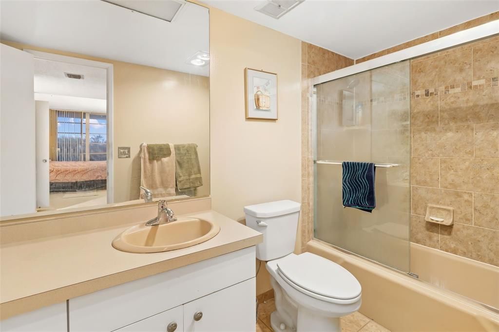 待售: $185,000 (1 贝兹, 1 浴室, 900 平方英尺)