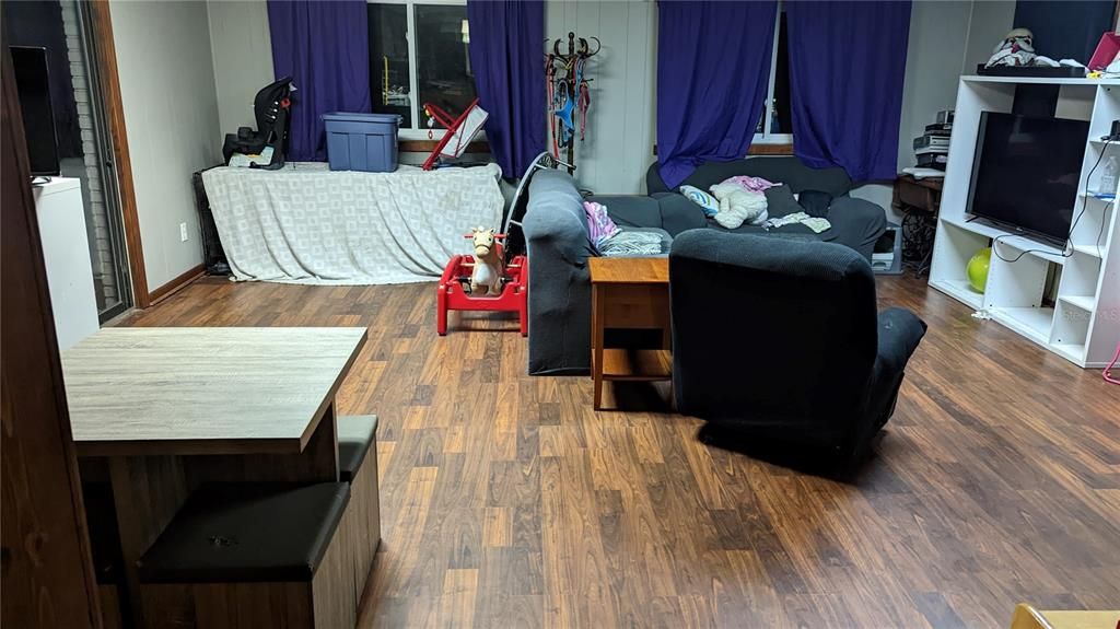 待售: $235,000 (4 贝兹, 2 浴室, 1794 平方英尺)