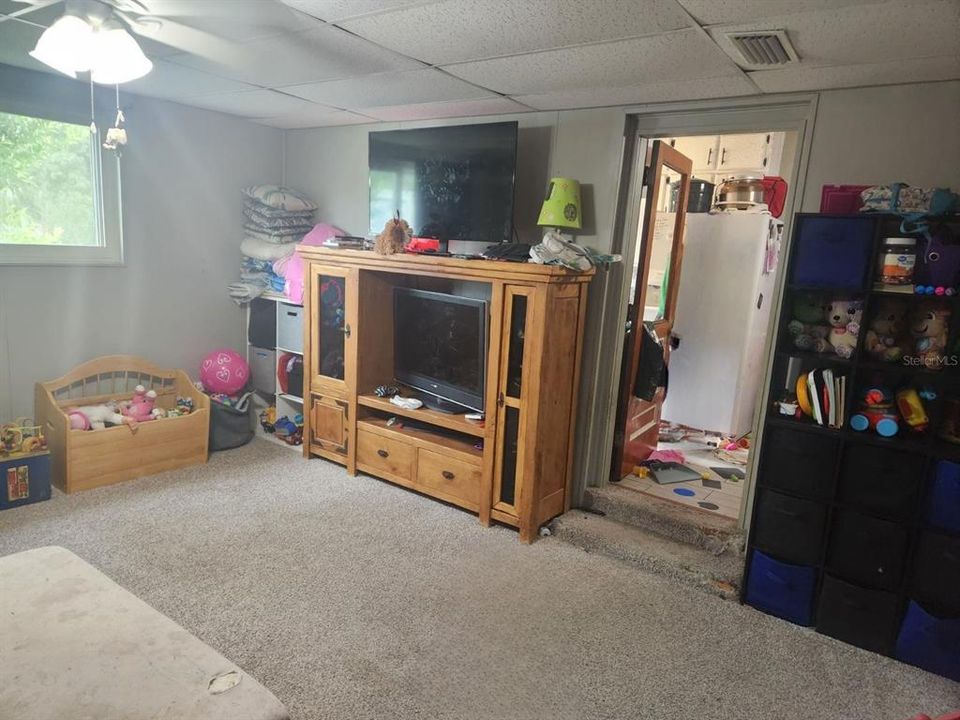 待售: $235,000 (4 贝兹, 2 浴室, 1794 平方英尺)