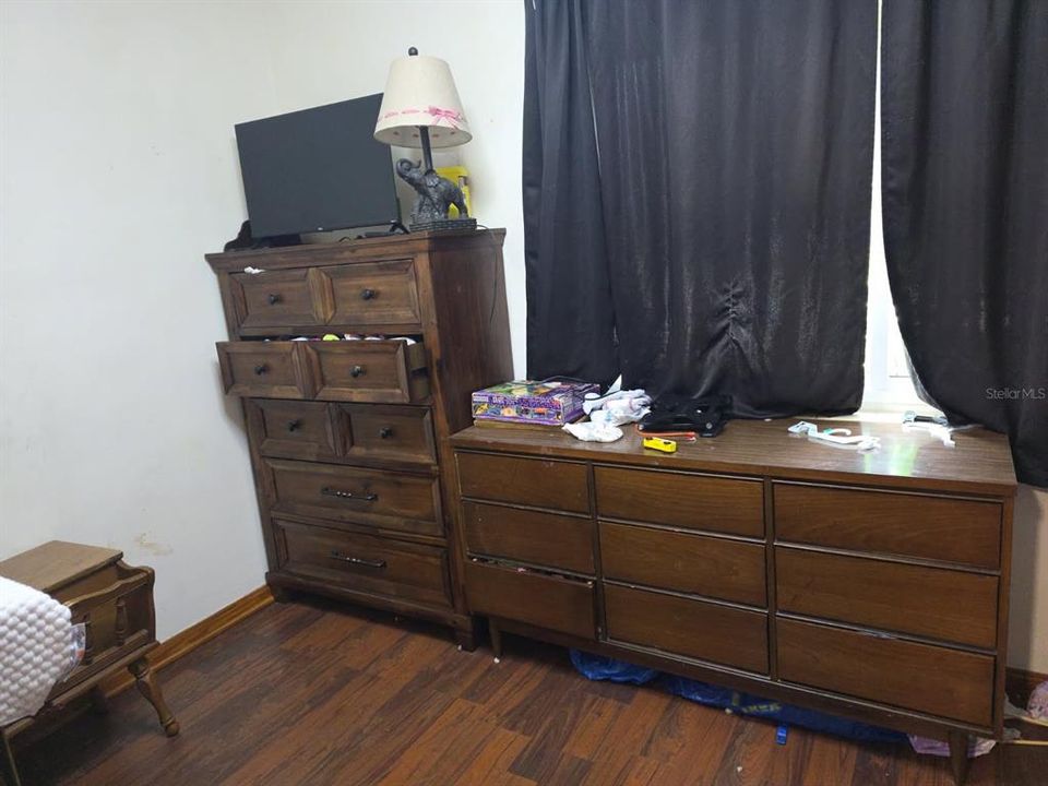 待售: $235,000 (4 贝兹, 2 浴室, 1794 平方英尺)