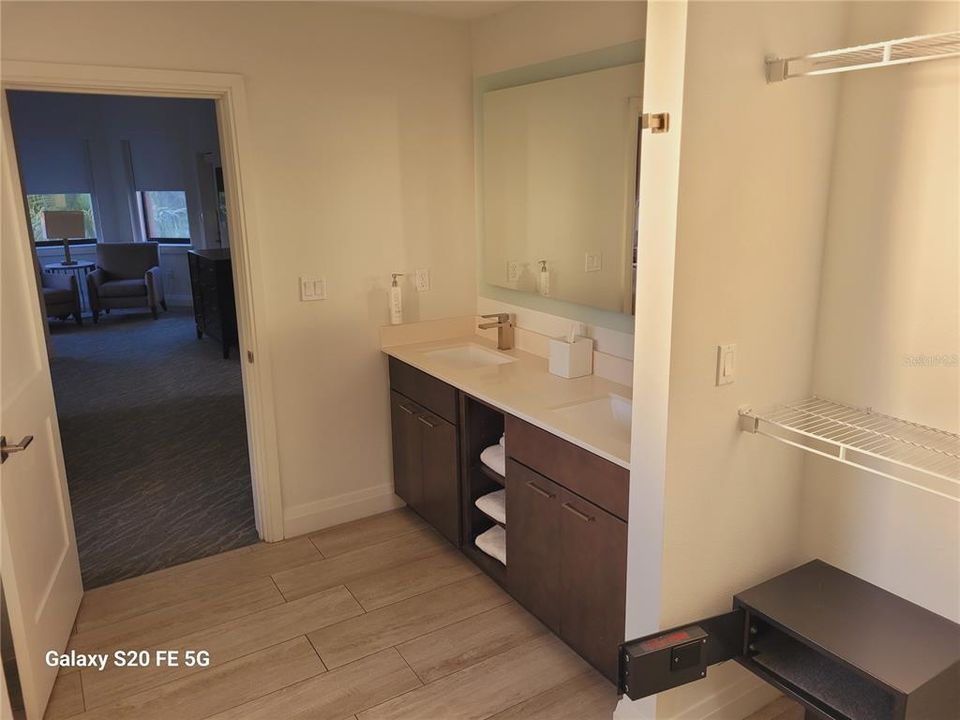 待售: $240,000 (3 贝兹, 3 浴室, 1544 平方英尺)