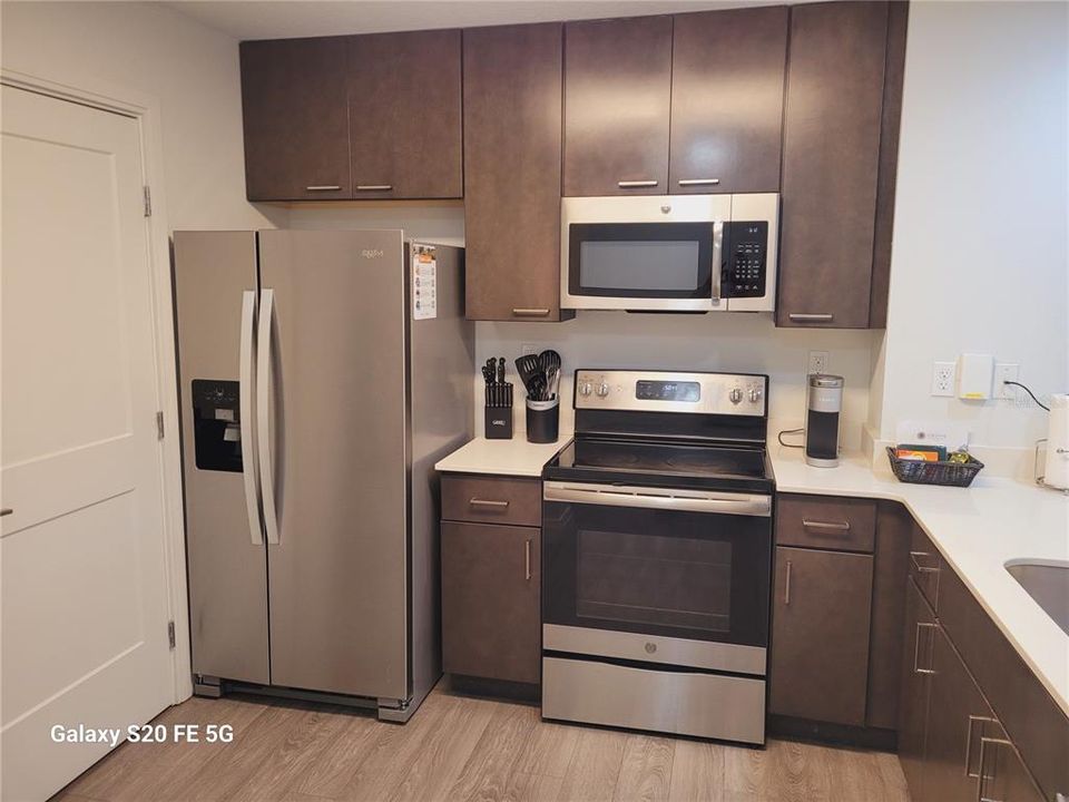 待售: $240,000 (3 贝兹, 3 浴室, 1544 平方英尺)