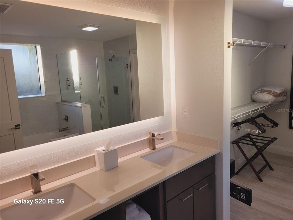 待售: $240,000 (3 贝兹, 3 浴室, 1544 平方英尺)