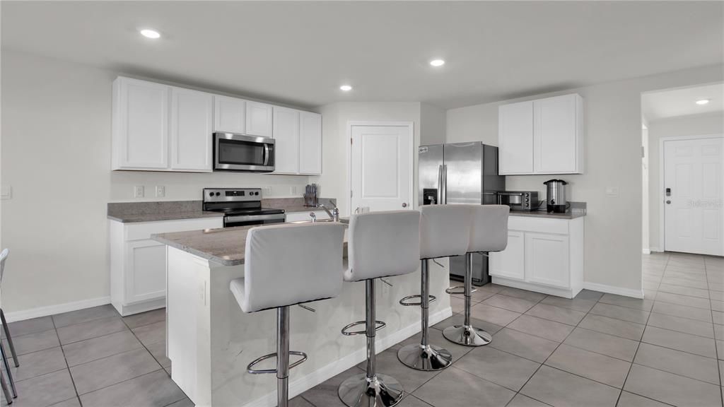 For Rent: $3,400 (5 beds, 3 baths, 2601 Square Feet)