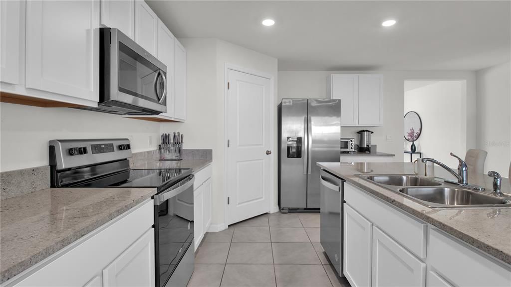 For Rent: $3,400 (5 beds, 3 baths, 2601 Square Feet)