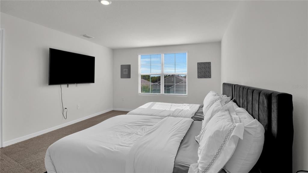 For Rent: $3,400 (5 beds, 3 baths, 2601 Square Feet)