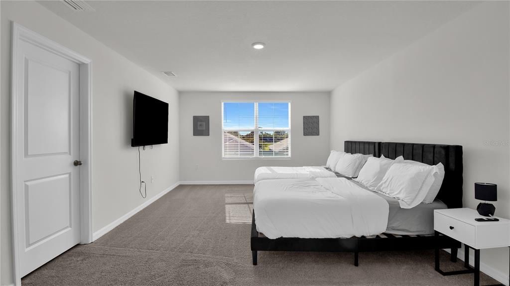 For Rent: $3,400 (5 beds, 3 baths, 2601 Square Feet)