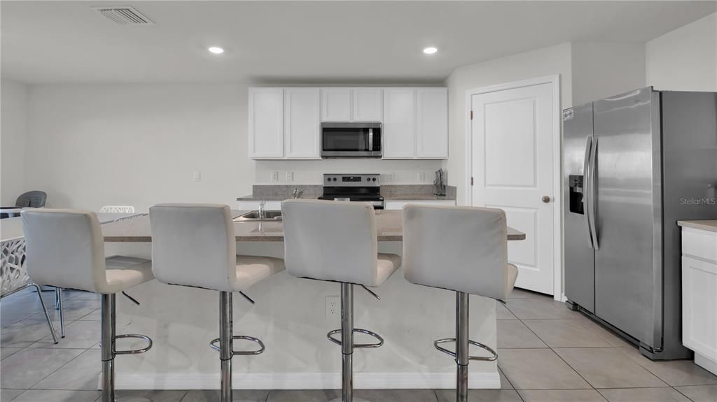 For Rent: $3,400 (5 beds, 3 baths, 2601 Square Feet)