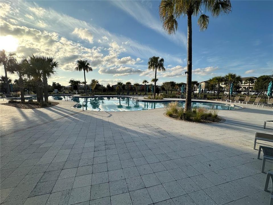 For Sale: $460,000 (4 beds, 2 baths, 1992 Square Feet)