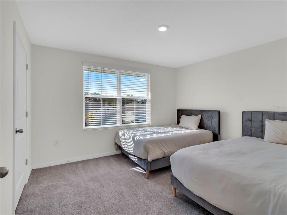 For Rent: $3,400 (5 beds, 3 baths, 2674 Square Feet)