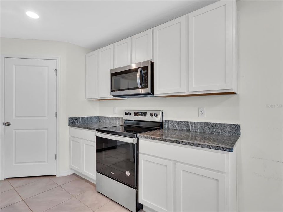 For Rent: $3,400 (5 beds, 3 baths, 2674 Square Feet)