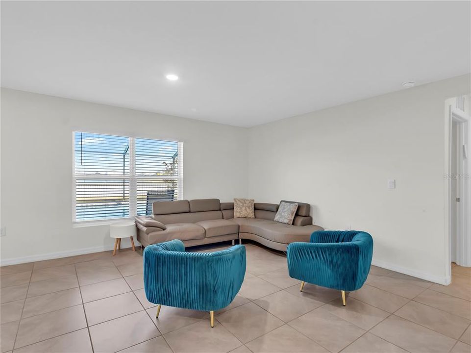 For Rent: $3,400 (5 beds, 3 baths, 2674 Square Feet)