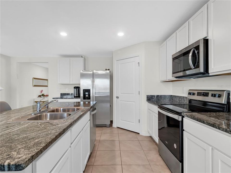 For Rent: $3,400 (5 beds, 3 baths, 2674 Square Feet)