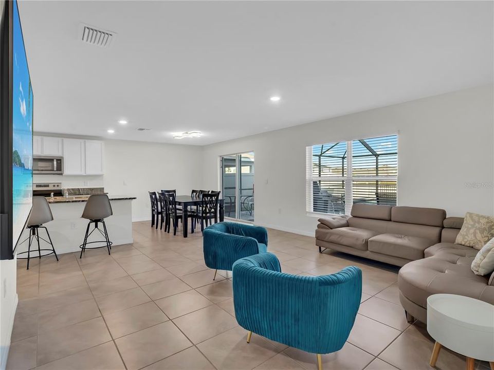 For Rent: $3,400 (5 beds, 3 baths, 2674 Square Feet)