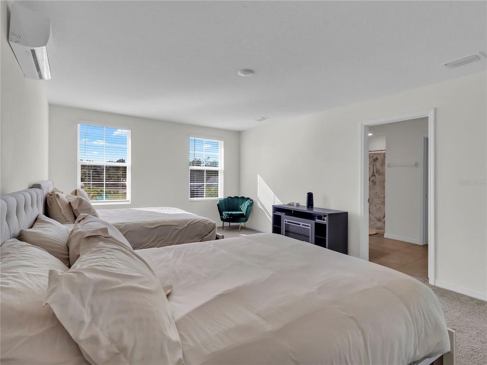 For Rent: $3,400 (5 beds, 3 baths, 2674 Square Feet)