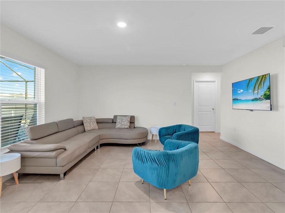 For Rent: $3,400 (5 beds, 3 baths, 2674 Square Feet)