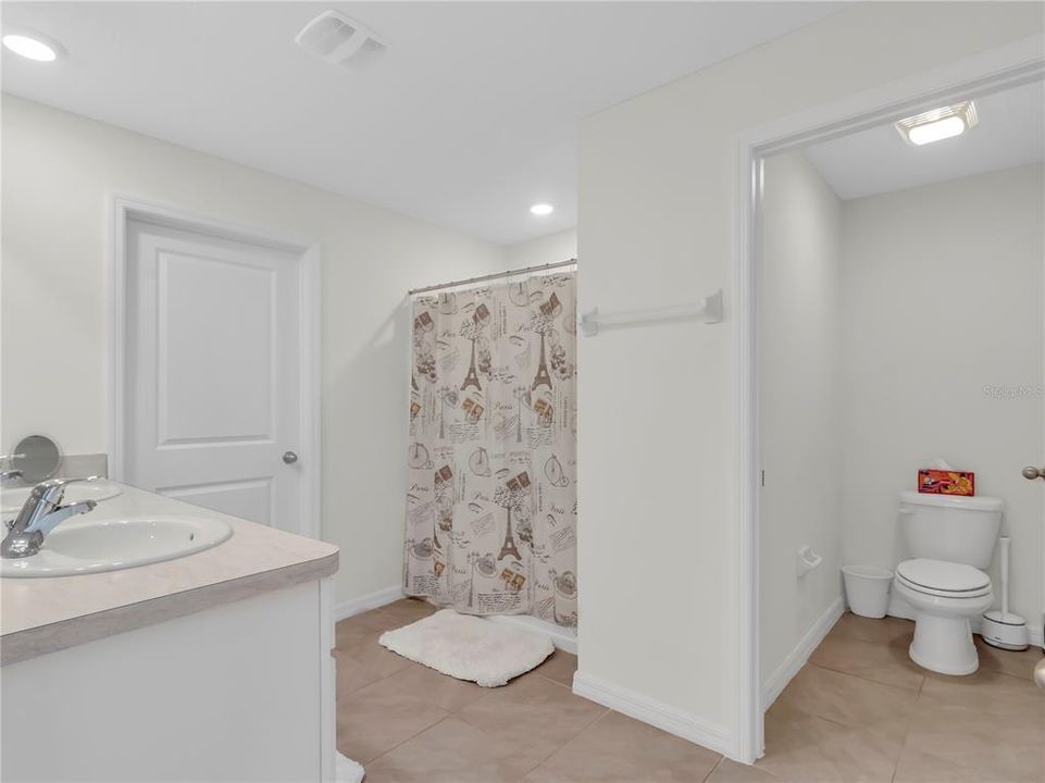 For Rent: $3,400 (5 beds, 3 baths, 2674 Square Feet)