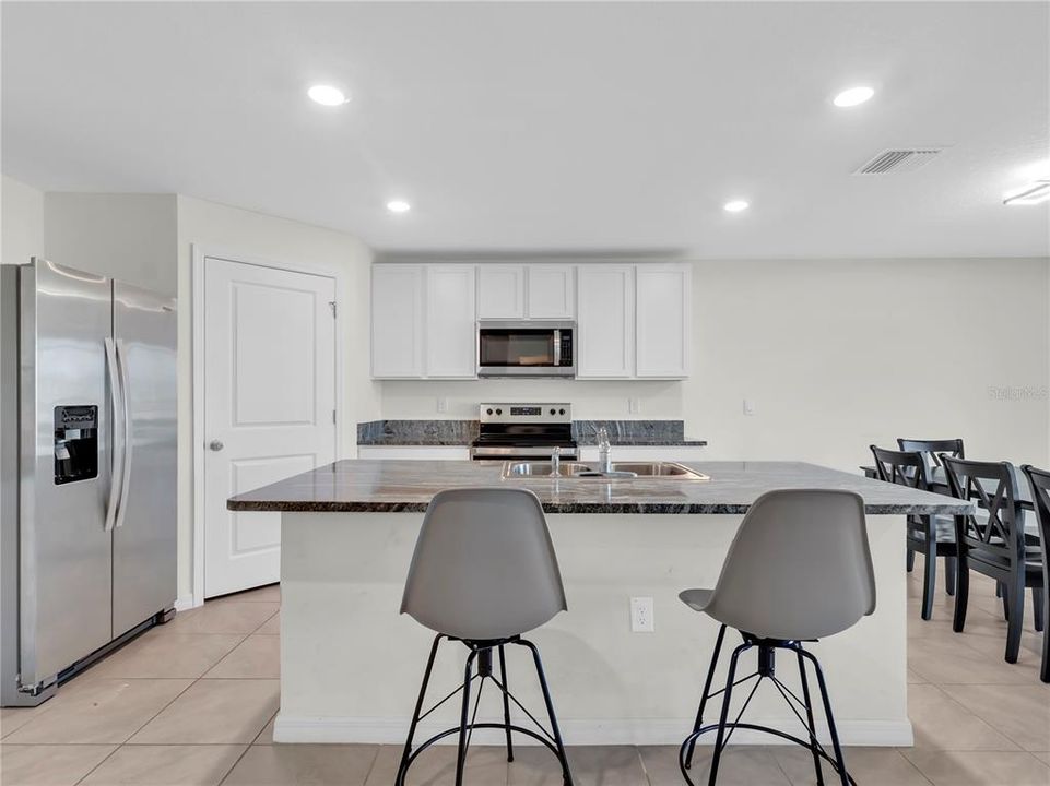 For Rent: $3,400 (5 beds, 3 baths, 2674 Square Feet)