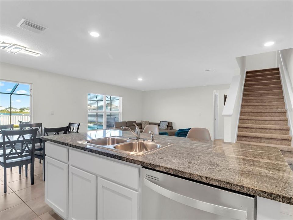 For Rent: $3,400 (5 beds, 3 baths, 2674 Square Feet)