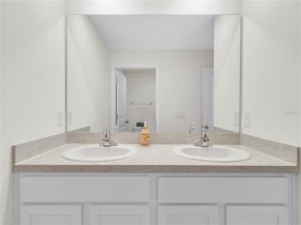 For Rent: $3,400 (5 beds, 3 baths, 2674 Square Feet)