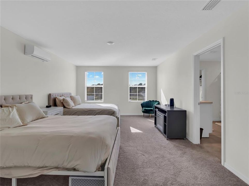 For Rent: $3,400 (5 beds, 3 baths, 2674 Square Feet)