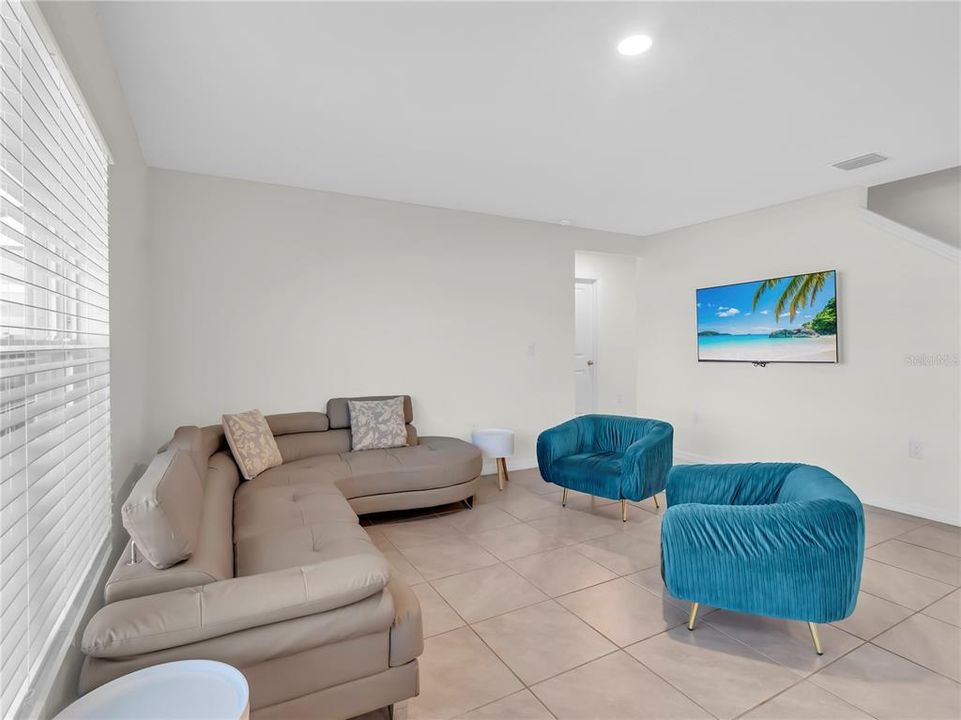 For Rent: $3,400 (5 beds, 3 baths, 2674 Square Feet)