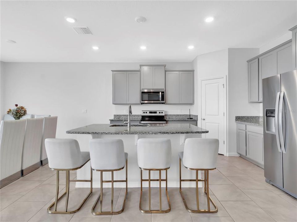 For Rent: $3,400 (4 beds, 3 baths, 2756 Square Feet)