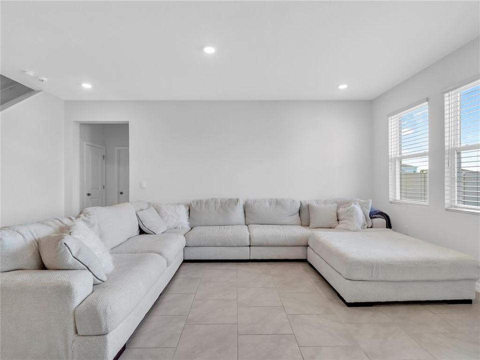 For Rent: $3,400 (4 beds, 3 baths, 2756 Square Feet)