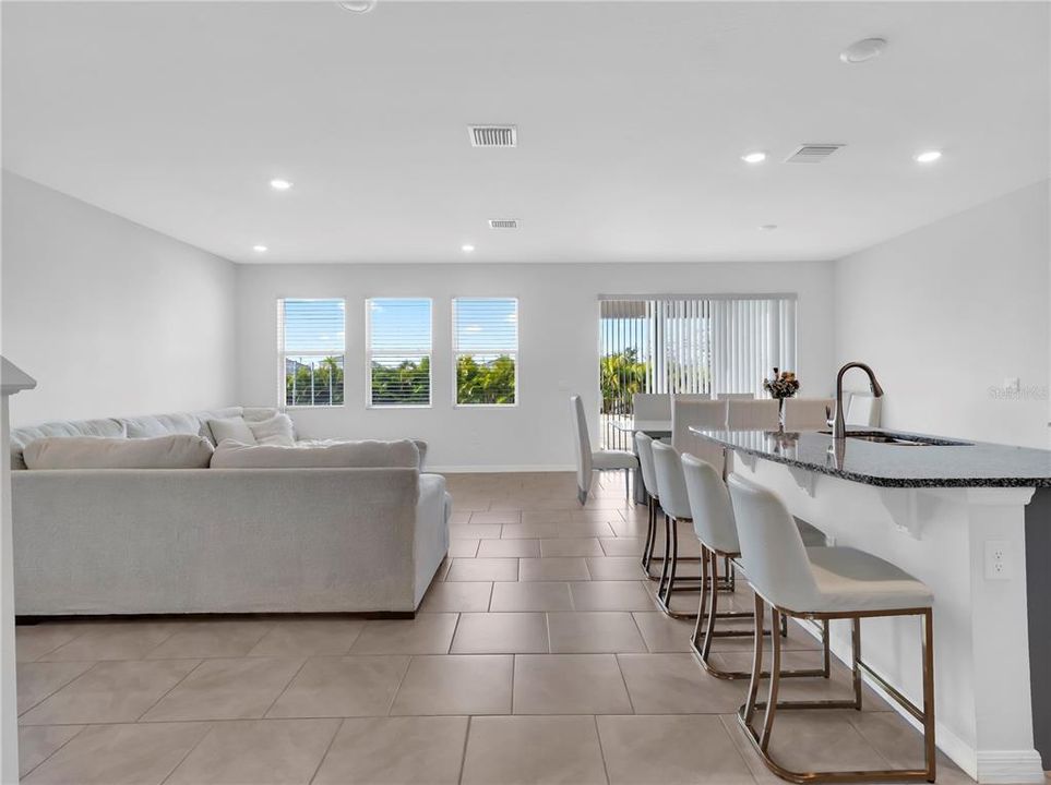 For Rent: $3,400 (4 beds, 3 baths, 2756 Square Feet)