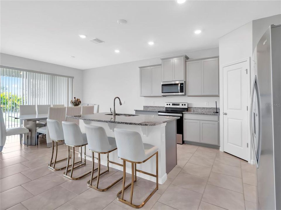 For Rent: $3,400 (4 beds, 3 baths, 2756 Square Feet)