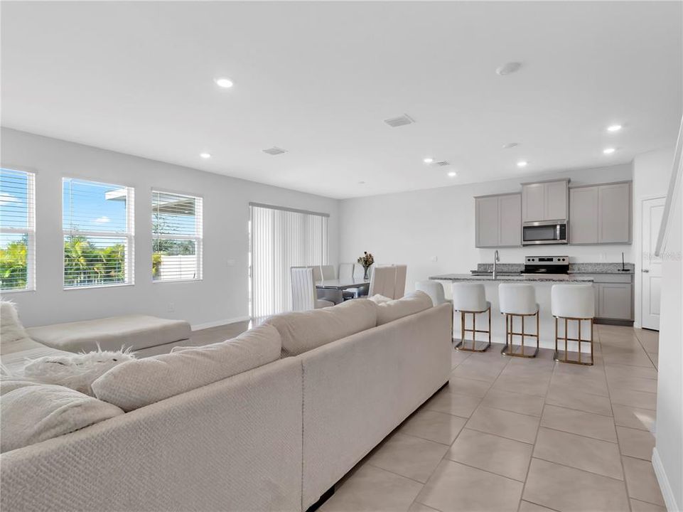 For Rent: $3,400 (4 beds, 3 baths, 2756 Square Feet)