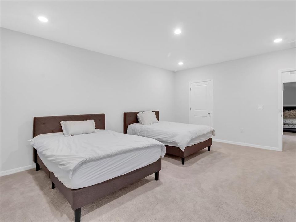 For Rent: $3,400 (4 beds, 3 baths, 2756 Square Feet)