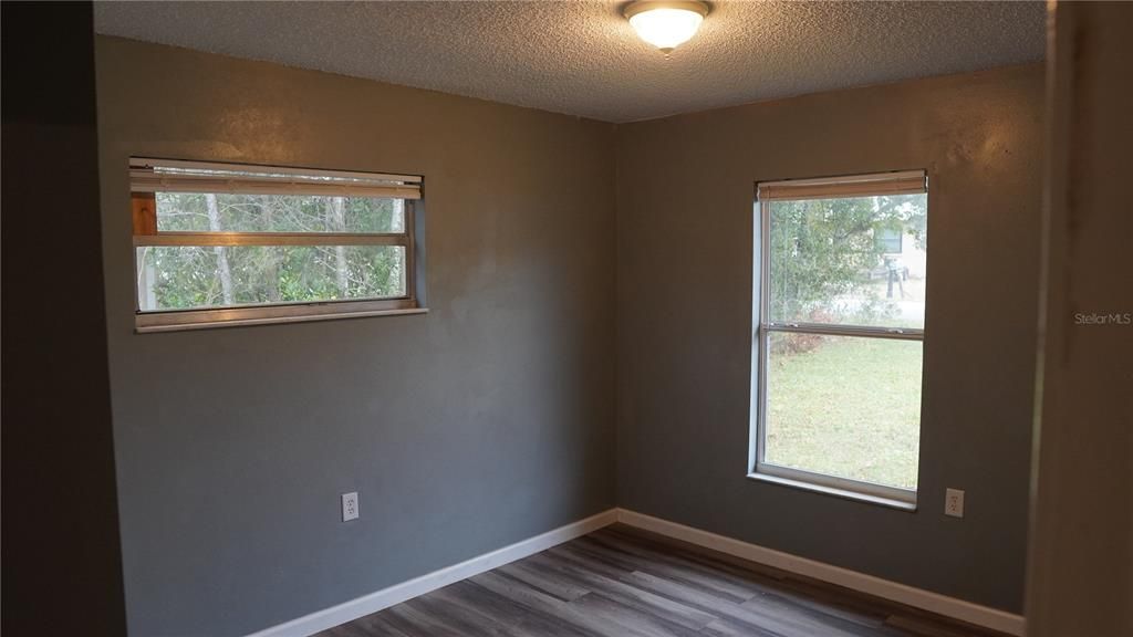 待售: $220,000 (3 贝兹, 1 浴室, 1000 平方英尺)