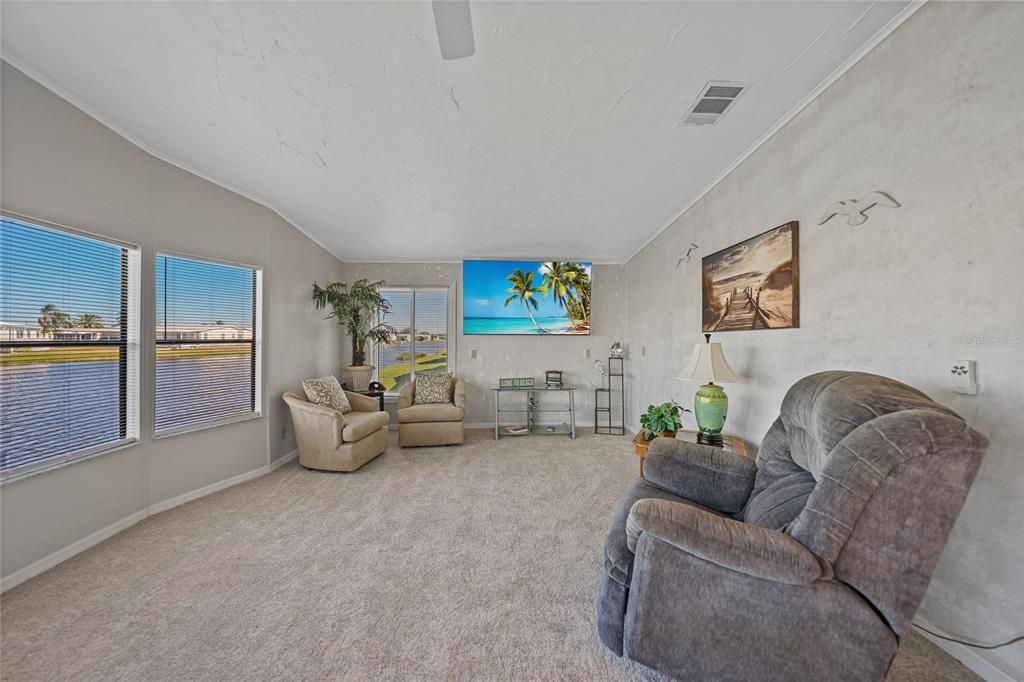 For Sale: $199,900 (3 beds, 2 baths, 1639 Square Feet)