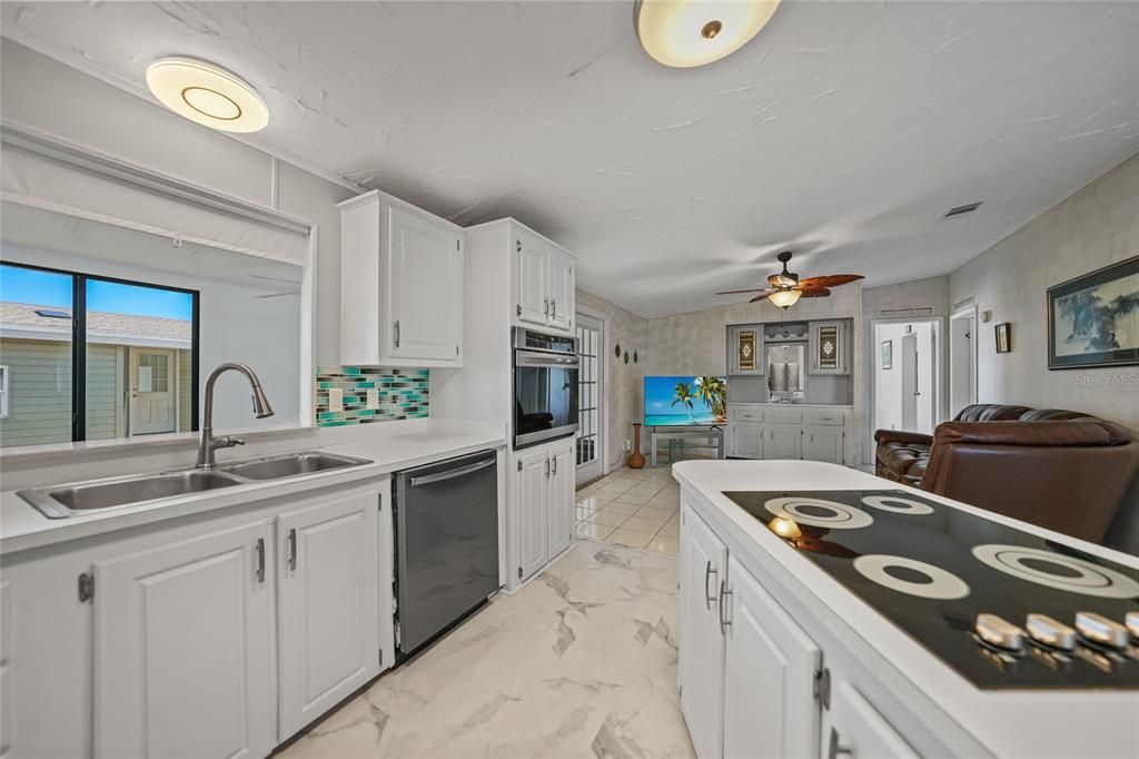 For Sale: $199,900 (3 beds, 2 baths, 1639 Square Feet)