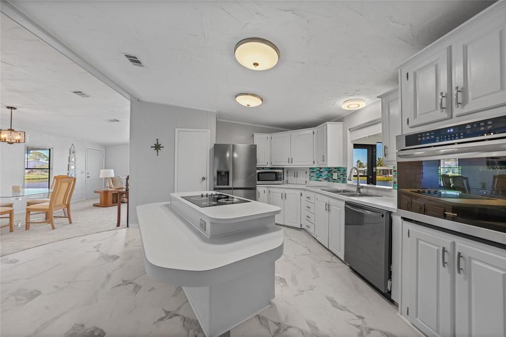 For Sale: $199,900 (3 beds, 2 baths, 1639 Square Feet)