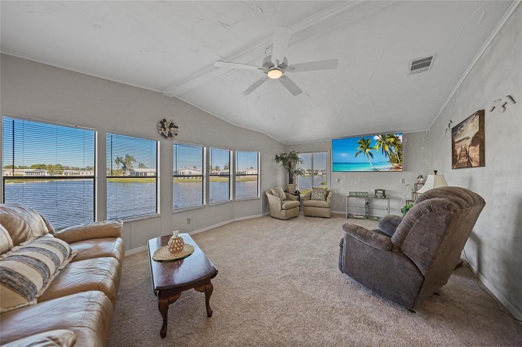 For Sale: $199,900 (3 beds, 2 baths, 1639 Square Feet)